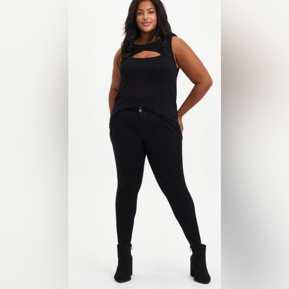 Torrid, super soft crewneck cut out tank